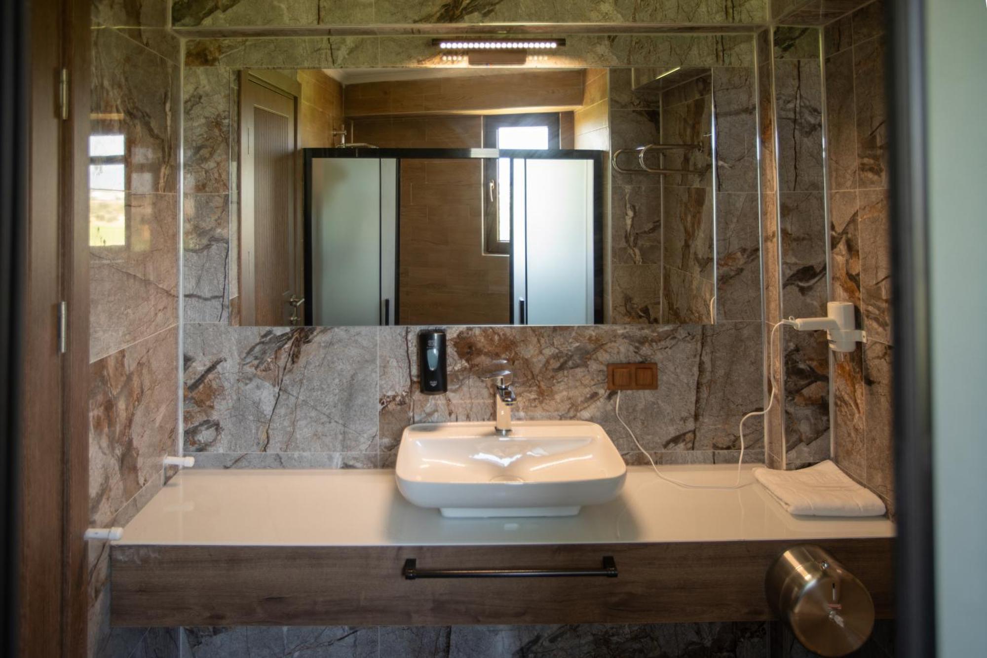 E87 Highway Otel Ören Rom bilde